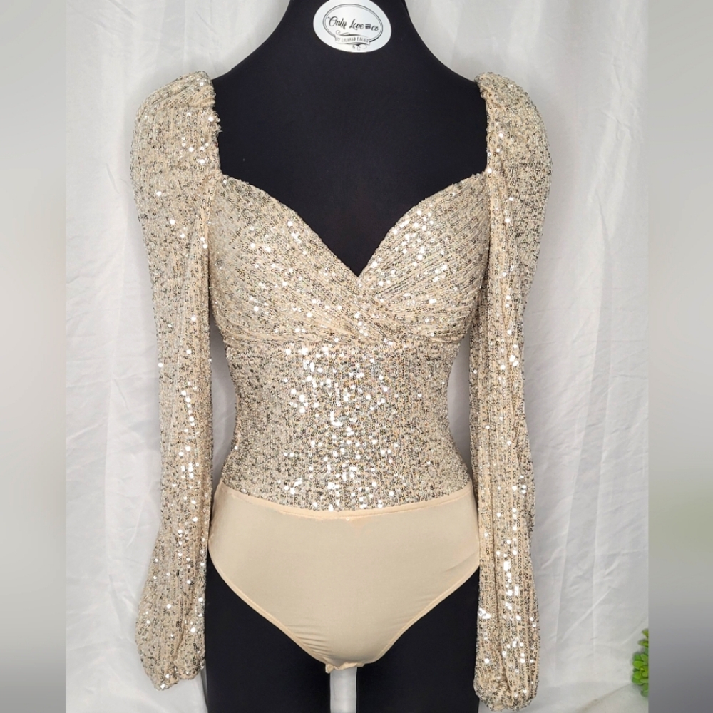 Windsor Gold Sequin Long Puffy Sleeve Bodysuit Brand New With Tags. Size Medium